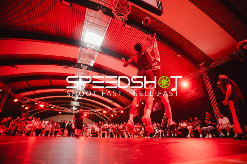 Basketball-Szene am Korb