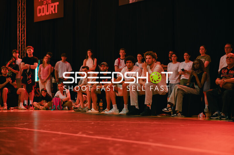 Zuschauer beim Basketballspiel in Köln