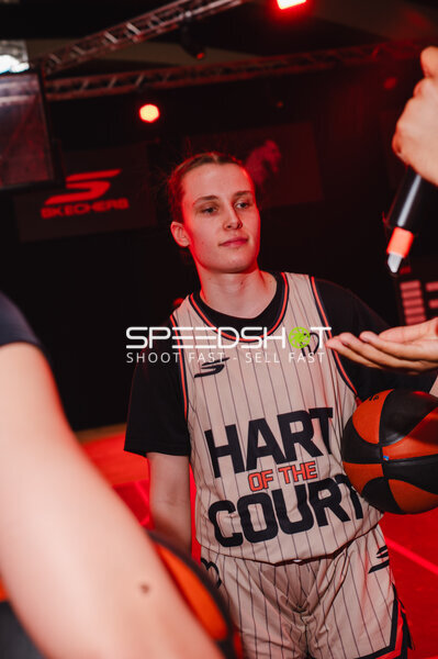 Hart of the Court Gesprächsszene