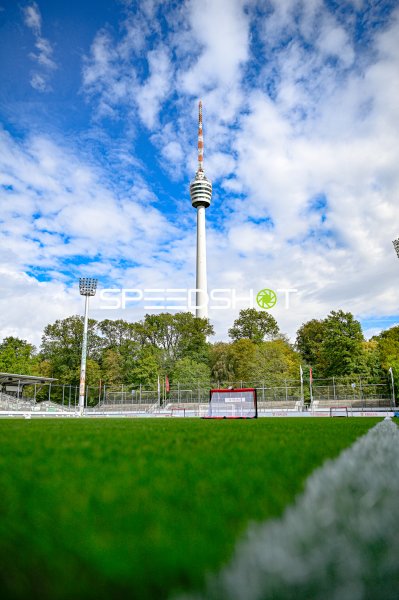 Gazi-Stadion auf der Waldau mit Stuttgarter Fernsehturm im Hintergrund