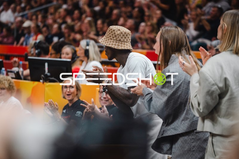 Prominente Gäste feiern in der Uber Arena Berlin