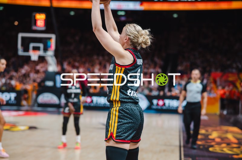 Deutschland-Spielerin (#0) beim Freiwurf in der Uber Arena Berlin