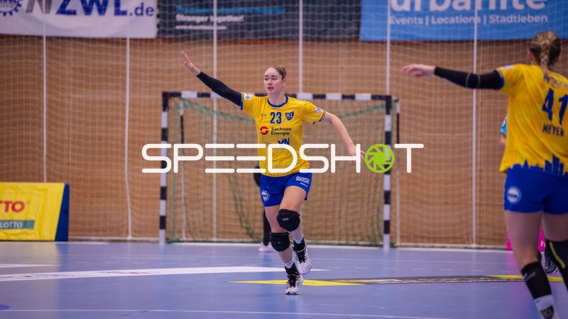 Marlene Tucholke (#23; HC Leipzig) in Aktion vor dem Tor