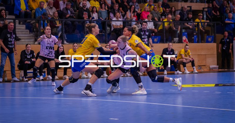 Zweikampf zwischen HC Leipzig und VfL Oldenburg im Sportcenter Markranstädt
