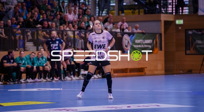 Joanna Granicka (#21; VfL Oldenburg) beobachtet das Spielgeschehen