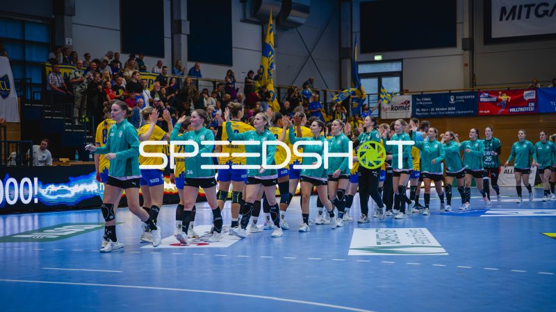 HC Leipzig und VfL Oldenburg beim Handshake nach dem Spiel