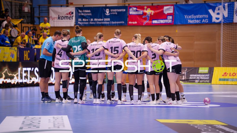 VfL Oldenburg Mannschaftskreis vor dem Spiel gegen HC Leipzig