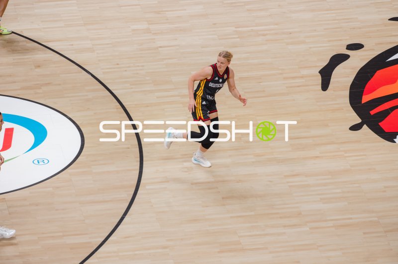Deutschland-Spielerin läuft in der Uber Arena Berlin