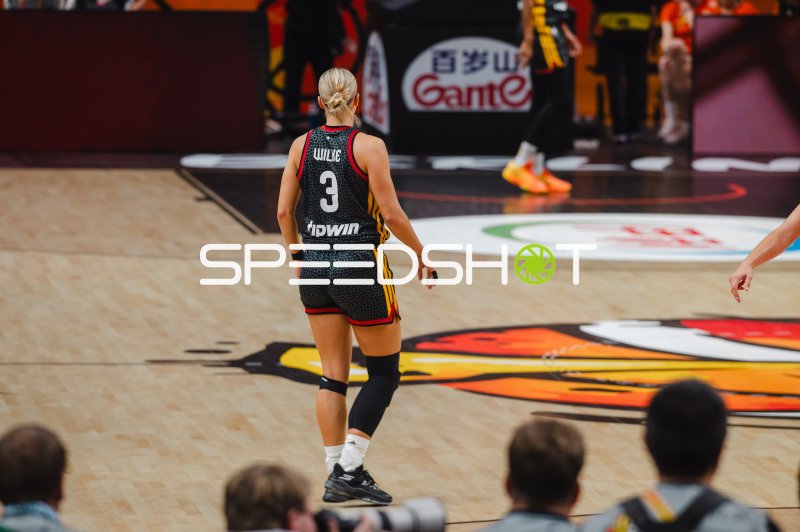 Alexandra Wilke (#3; Deutschland) auf dem Spielfeld der Uber Arena