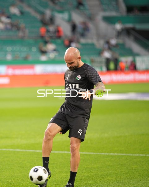 Spieler der WSG Tirol beim Aufwärmen im Allianz Stadion Wien