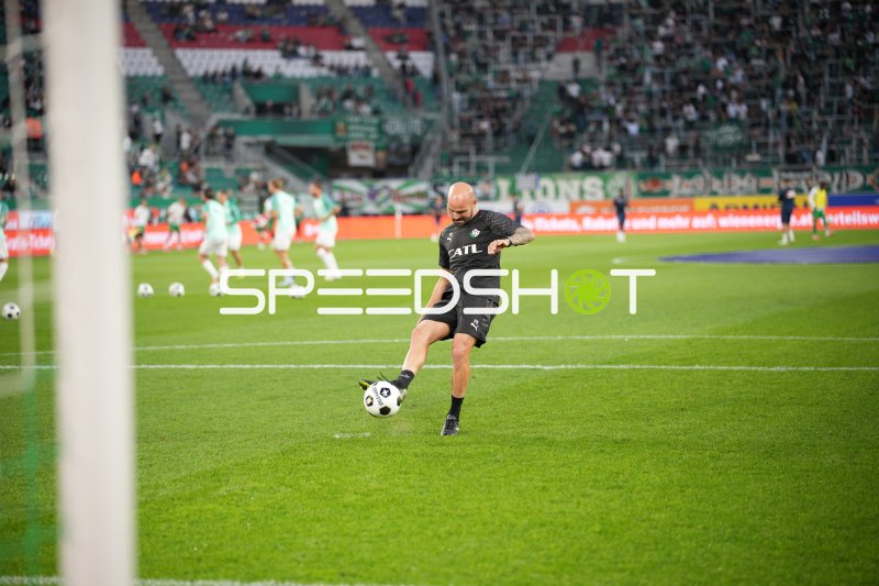 Spieler von Wattener Tirol beim Torschuss im Allianz Stadion Wien