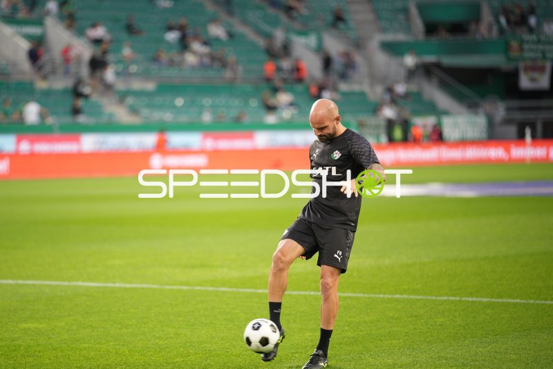 Spieler beim Aufwärmen im Allianz Stadion Wien