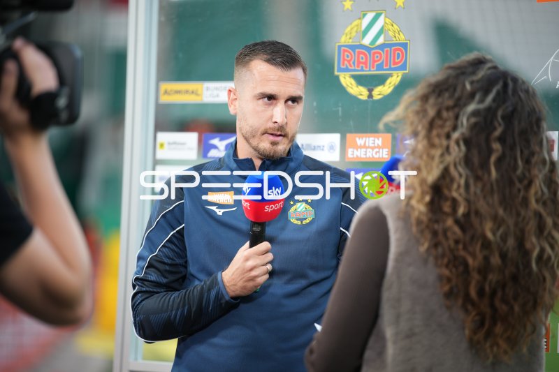 SK Rapid Wien Trainer bei Interview im Allianz Stadion