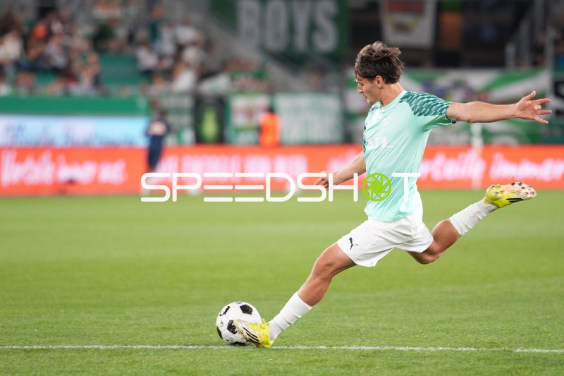 SK Rapid Wien Spieler bei Schuss im Allianz Stadion