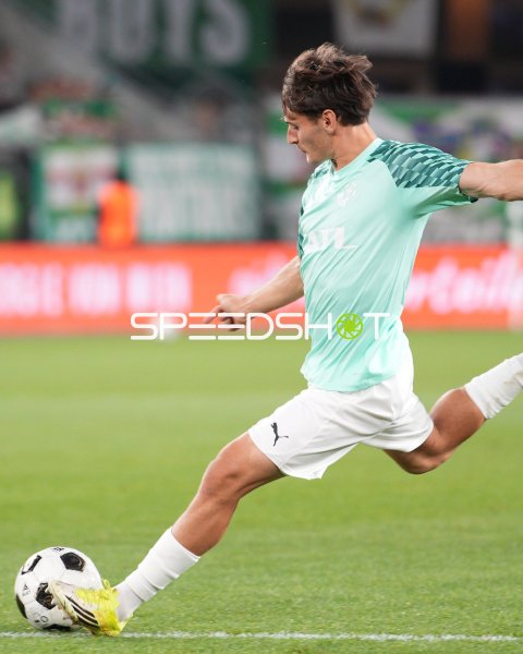 SK Rapid Wien Spieler bei Schuss im Allianz Stadion