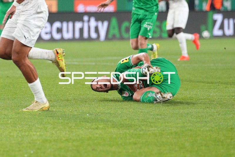 Rapid-Spieler bei Zweikampf im Allianz Stadion Wien