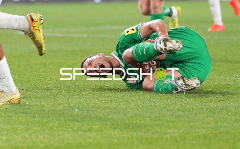Rapid-Spieler bei Zweikampf im Allianz Stadion Wien