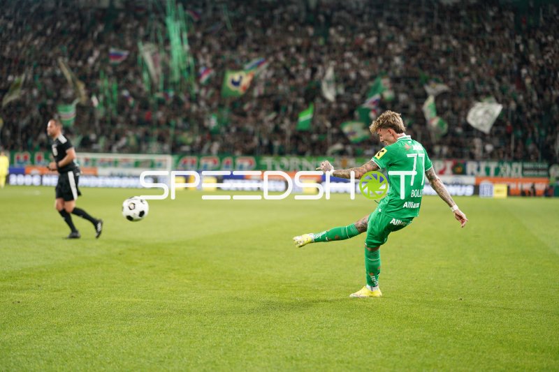 Marco Tilio (#7; SK Rapid Wien) beim Schuss im Allianz Stadion