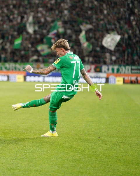 Marco Tilio (#7; SK Rapid Wien) beim Schuss im Allianz Stadion