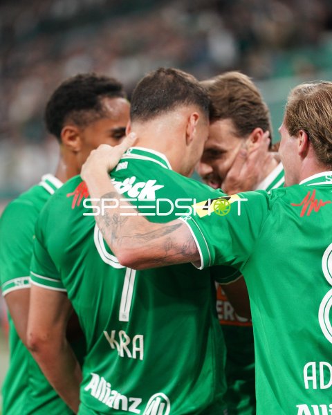 SK Rapid Wien Spieler im Teamkreis am Allianz Stadion