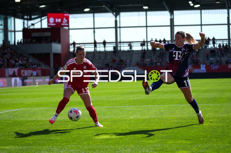 FC Bayern München gegen 1. FC Köln im Frauenfußball-Duell