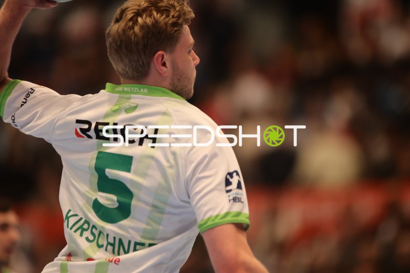 Tristan Kirschner (#5; HSG Wetzlar) beim Wurf