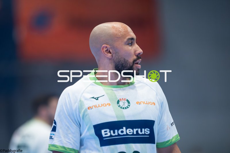 David Cyrill Akakpo (#19; HSG Wetzlar) im Spielgeschehen
