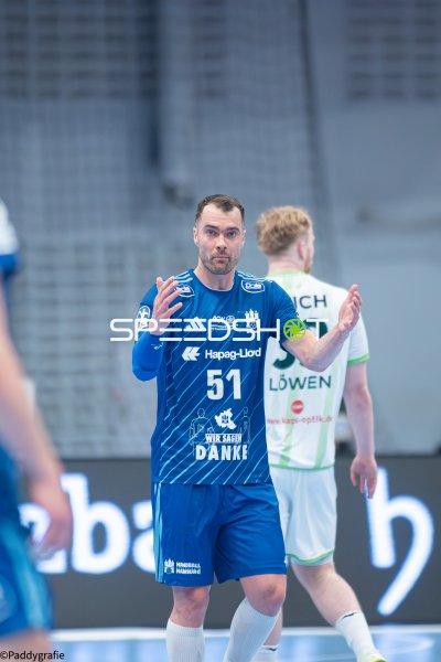 Casper Ulrich Mortensen (#6; HSV Hamburg) gestikuliert im Spiel
