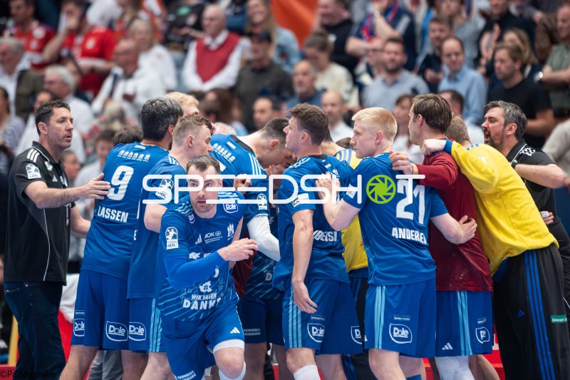HSV Hamburg im Mannschaftskreis – Casper Ulrich Mortensen (#6) und Frederik Bo Andersen (#21) dabei