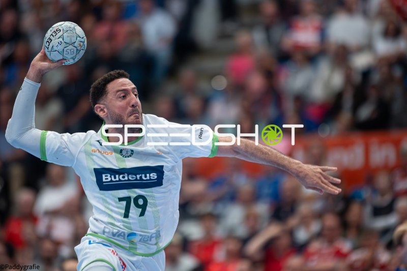 Ahmed Nafea (#79; HSG Wetzlar) beim Wurf