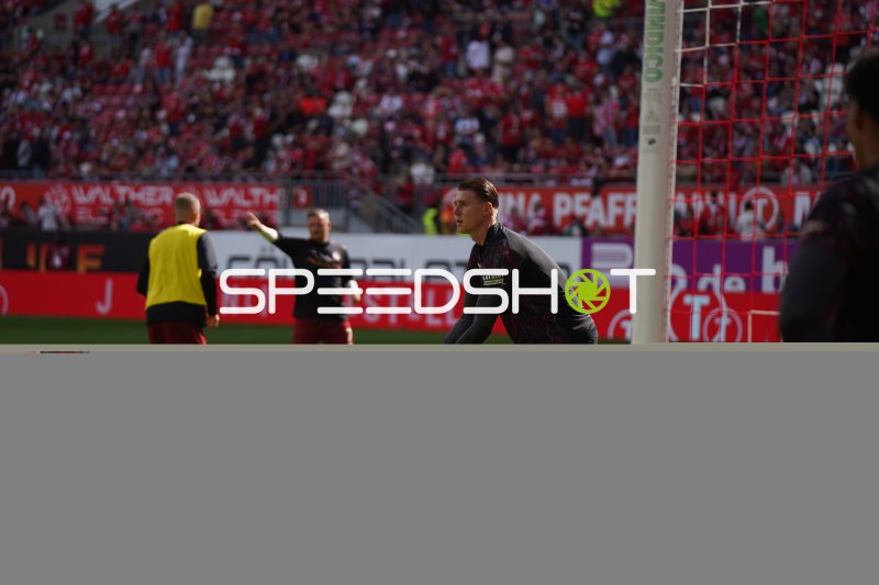 Julian Krahl (#1; 1. FC Kaiserslautern) im Tor