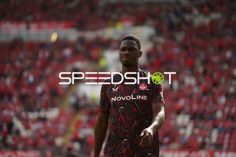 Maxwell Gyamfi (#4; 1. FC Kaiserslautern) im Stadion