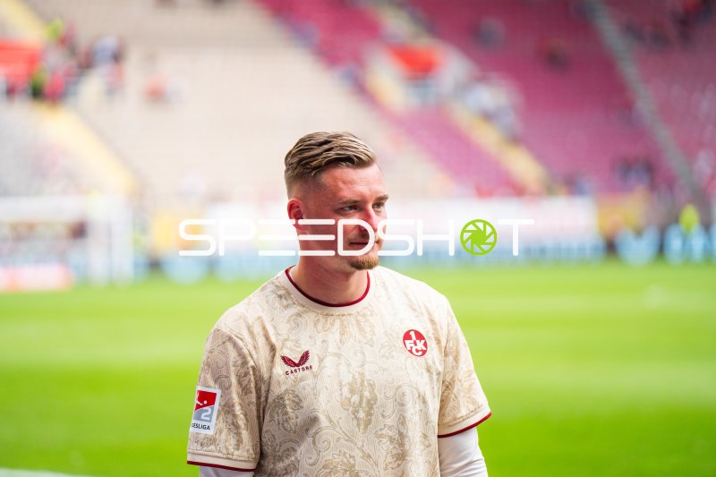Marlon Ritter (#7; 1. FC Kaiserslautern) im Porträt auf dem Platz