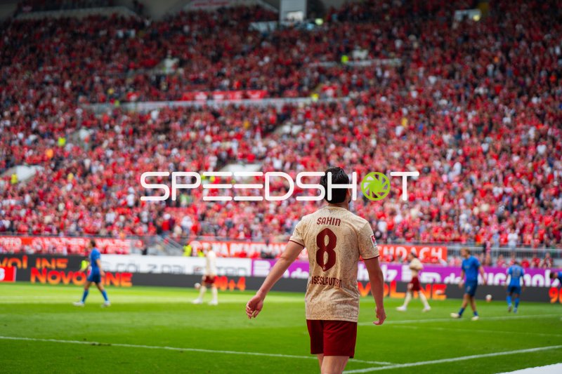 Semih Şahin (#8; 1. FC Kaiserslautern) im Fritz-Walter-Stadion