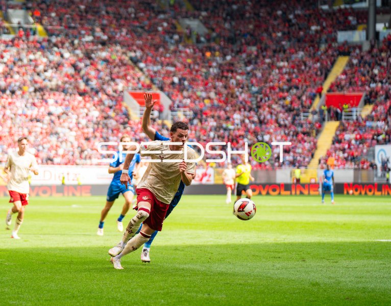Erencan Yardımcı (#17; 1. FC Kaiserslautern) im Angriff