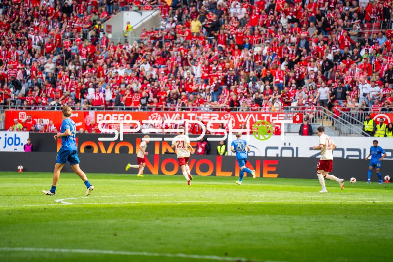 1. FC Kaiserslautern gegen Eintracht Braunschweig im Fritz Walter Stadion