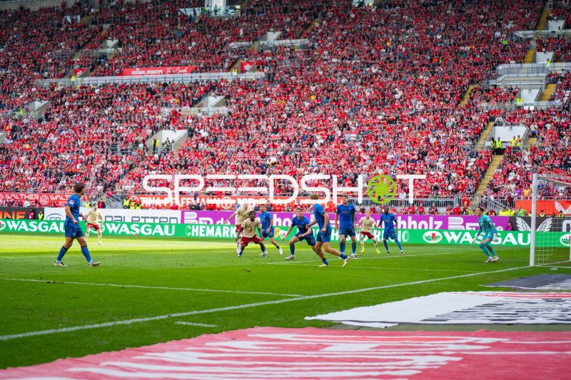 1. FC Kaiserslautern gegen Eintracht Braunschweig im Fritz-Walter-Stadion