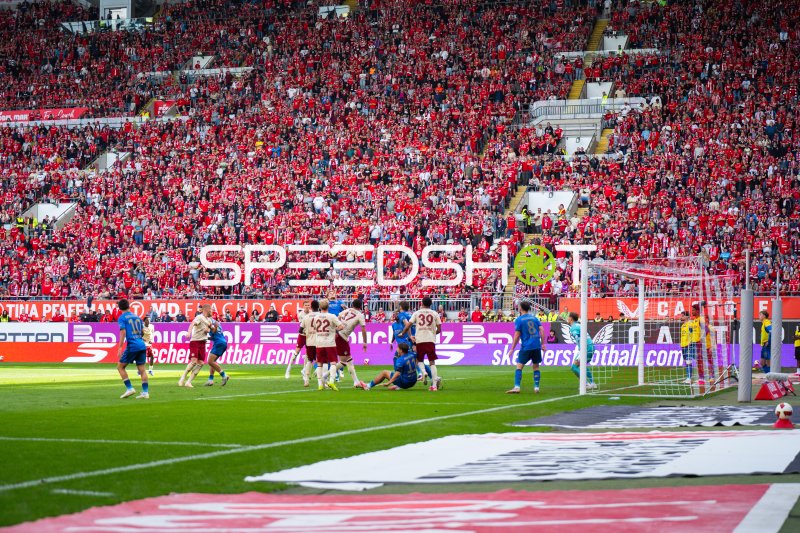 1. FC Kaiserslautern gegen Eintracht Braunschweig im Fritz-Walter-Stadion