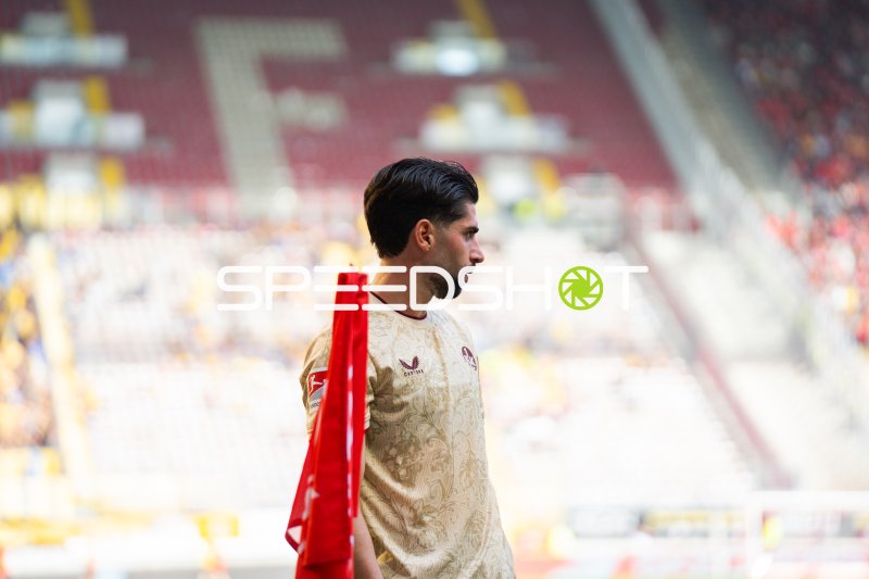 Semih Şahin (#8; 1. FC Kaiserslautern) im Fritz-Walter-Stadion