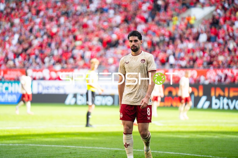 Semih Şahin (#8; 1. FC Kaiserslautern) im Spielgeschehen