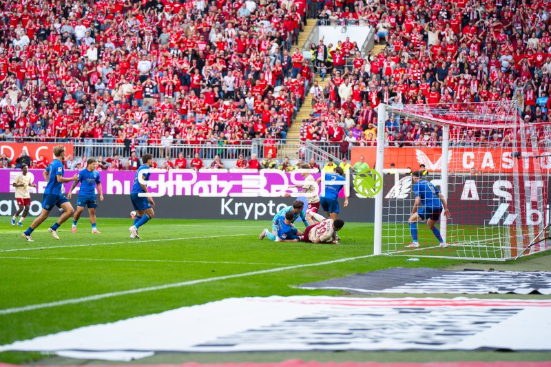 1. FC Kaiserslautern gegen Eintracht Braunschweig im Fritz-Walter-Stadion