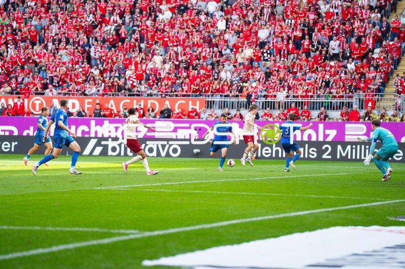 1. FC Kaiserslautern gegen Eintracht Braunschweig im Fritz-Walter-Stadion