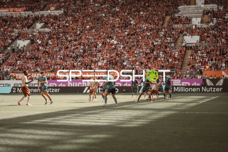 1. FC Kaiserslautern gegen Eintracht Braunschweig im Fritz-Walter-Stadion