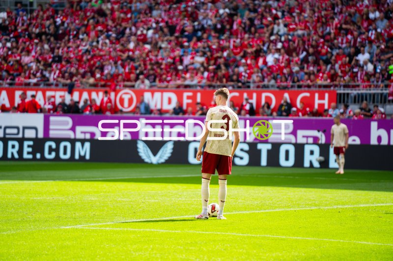 Alex Murphy (#3; 1. FC Kaiserslautern) im Fritz Walter Stadion