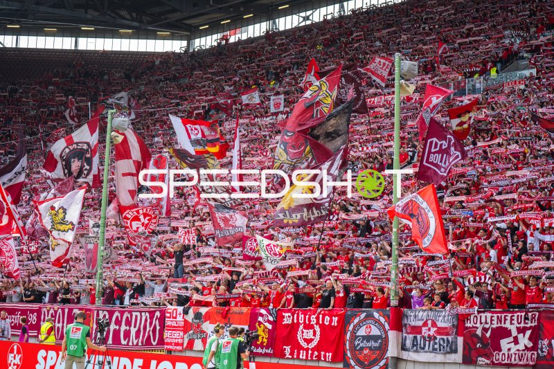 Fankulisse im Fritz-Walter-Stadion Kaiserslautern