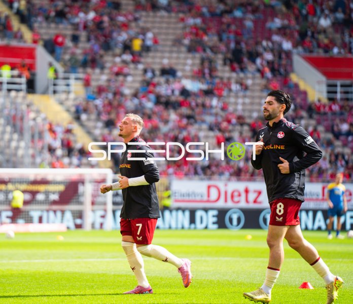Marlon Ritter (#7; 1. FC Kaiserslautern) und Semih Şahin beim Aufwärmen