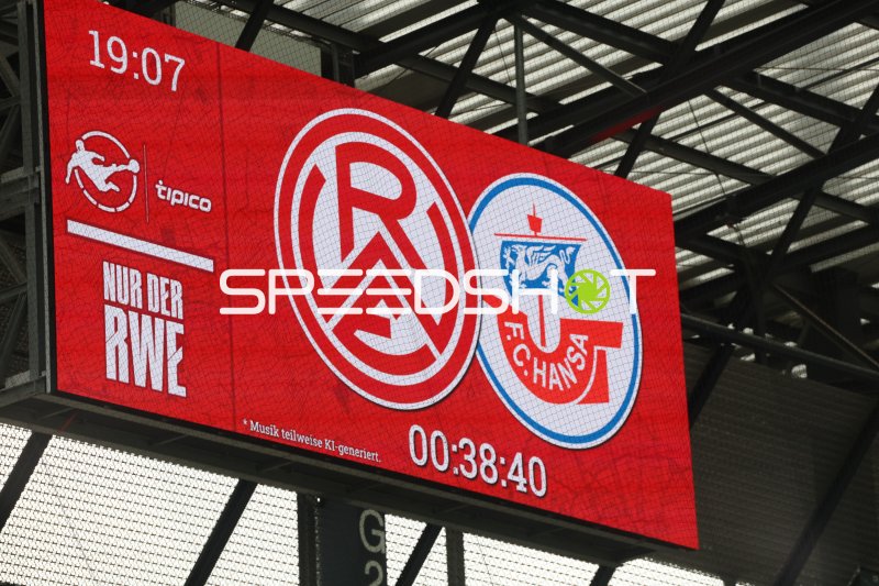 Anzeigetafel Rot-Weiss Essen gegen FC Hansa Rostock im Stadion an der Hafenstraße