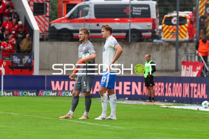 Florian Carstens (#17; FC Hansa Rostock) und Torwart im Spielfeld-Einsatz