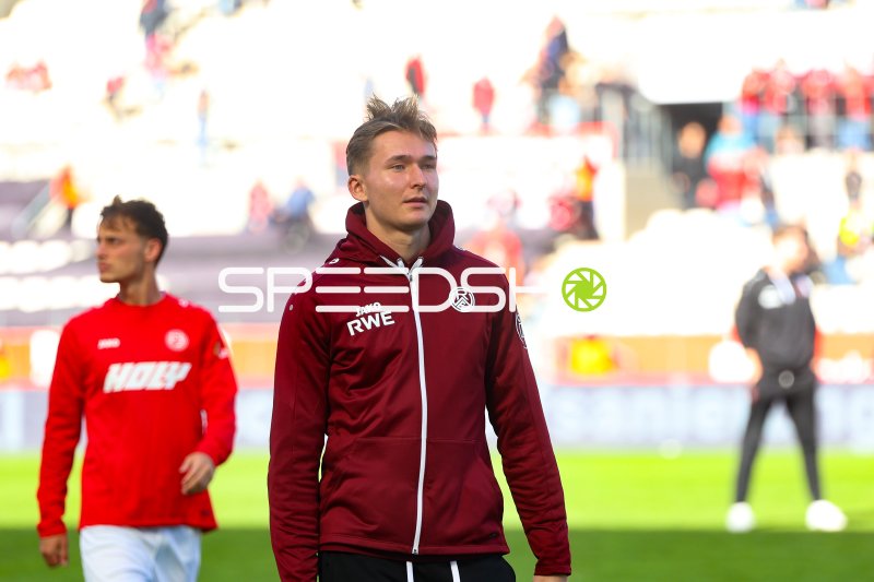 Romero Gerres (#45; Rot-Weiss Essen) vor dem Spiel im Stadion an der Hafenstraße