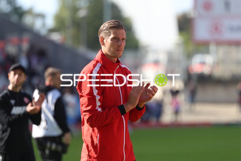 Eric Verstappen (#45; SV Viktoria Aschaffenburg) beim Aufwärmen